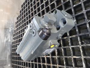 Liebherr Rottura del tubo a sinistra